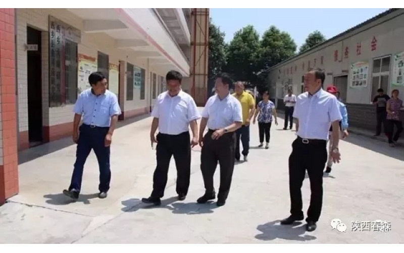 黑龍江省北味集團(tuán)董事長齊振東一行參觀西鄉(xiāng)縣食用菌研究所